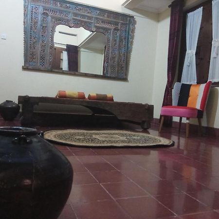 Doeloerkoe Homestay Surakarta  Екстер'єр фото
