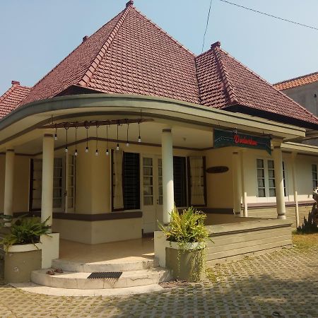 Doeloerkoe Homestay Surakarta  Екстер'єр фото