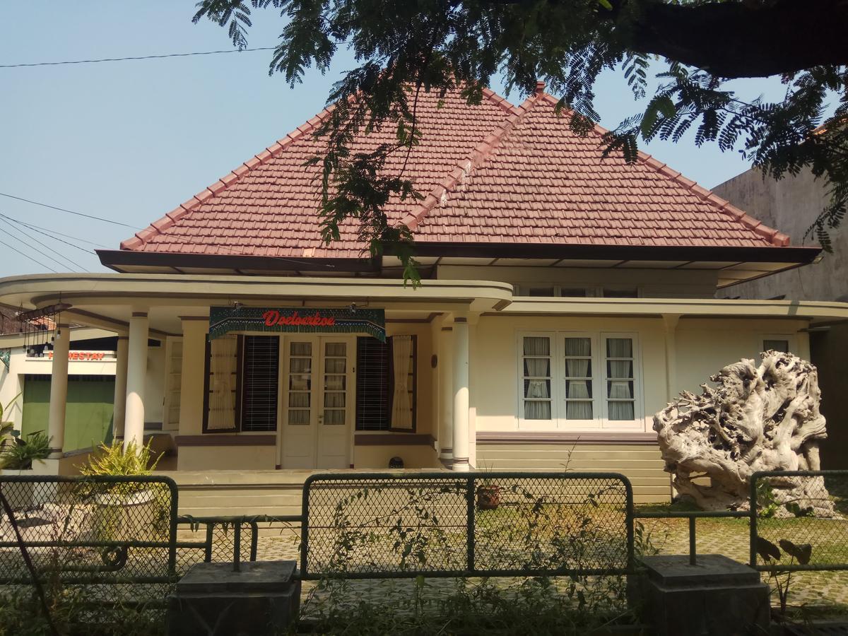 Doeloerkoe Homestay Surakarta  Екстер'єр фото