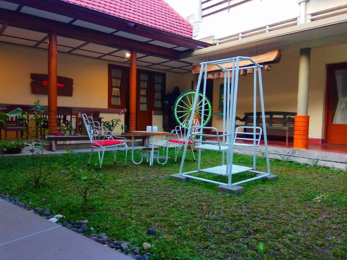 Doeloerkoe Homestay Surakarta  Екстер'єр фото