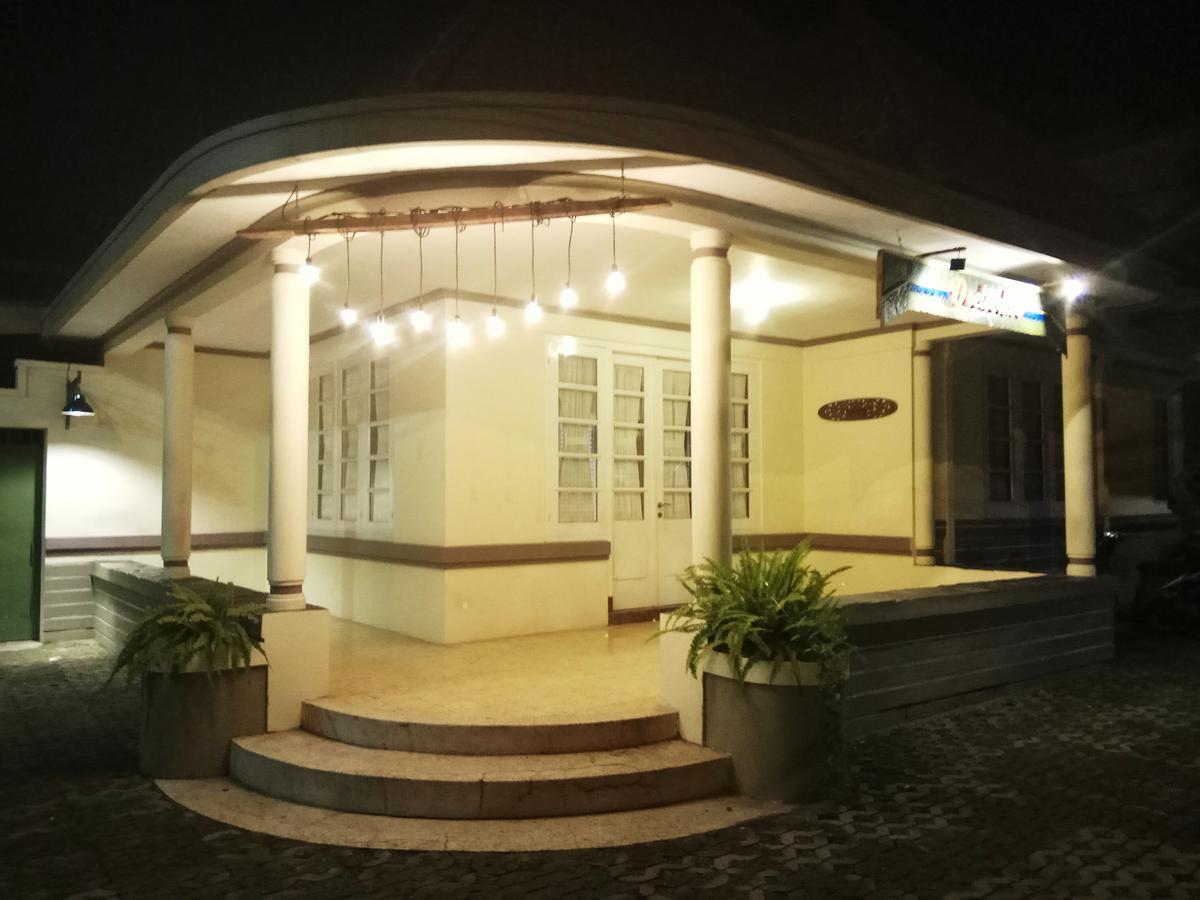 Doeloerkoe Homestay Surakarta  Екстер'єр фото