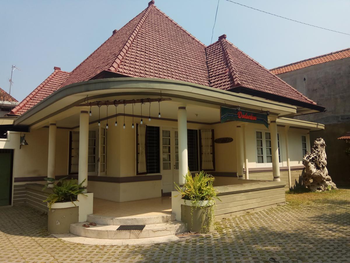 Doeloerkoe Homestay Surakarta  Екстер'єр фото