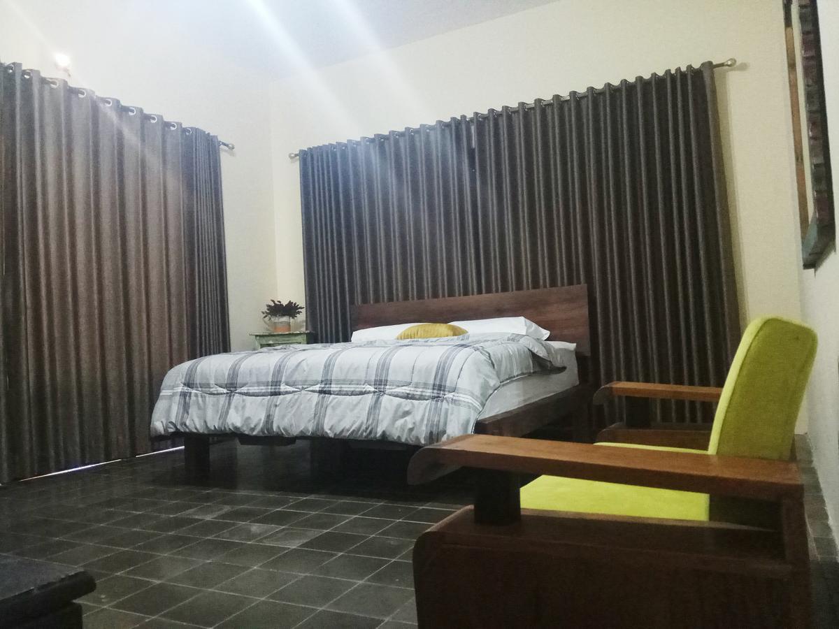 Doeloerkoe Homestay Surakarta  Екстер'єр фото