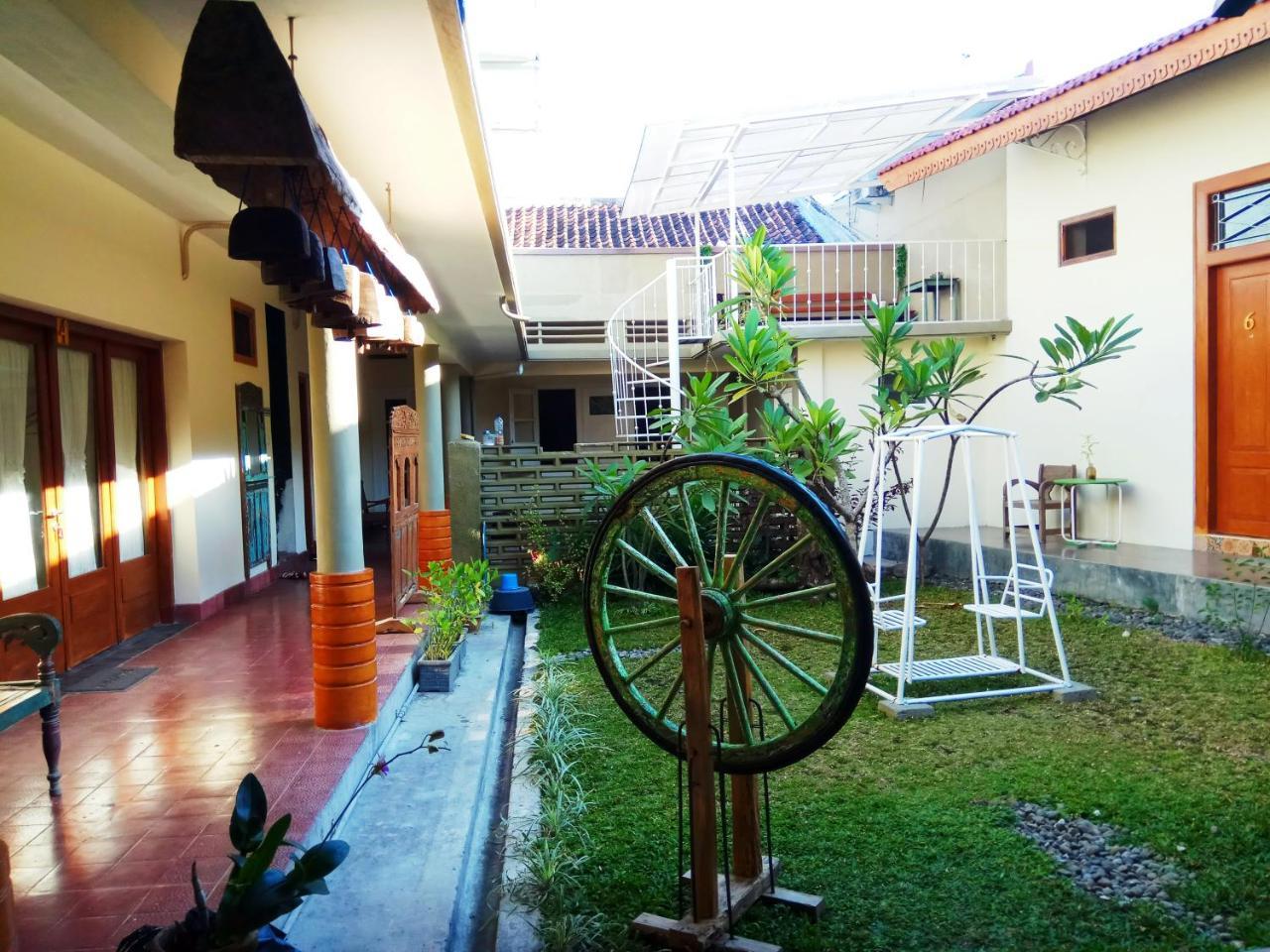 Doeloerkoe Homestay Surakarta  Екстер'єр фото