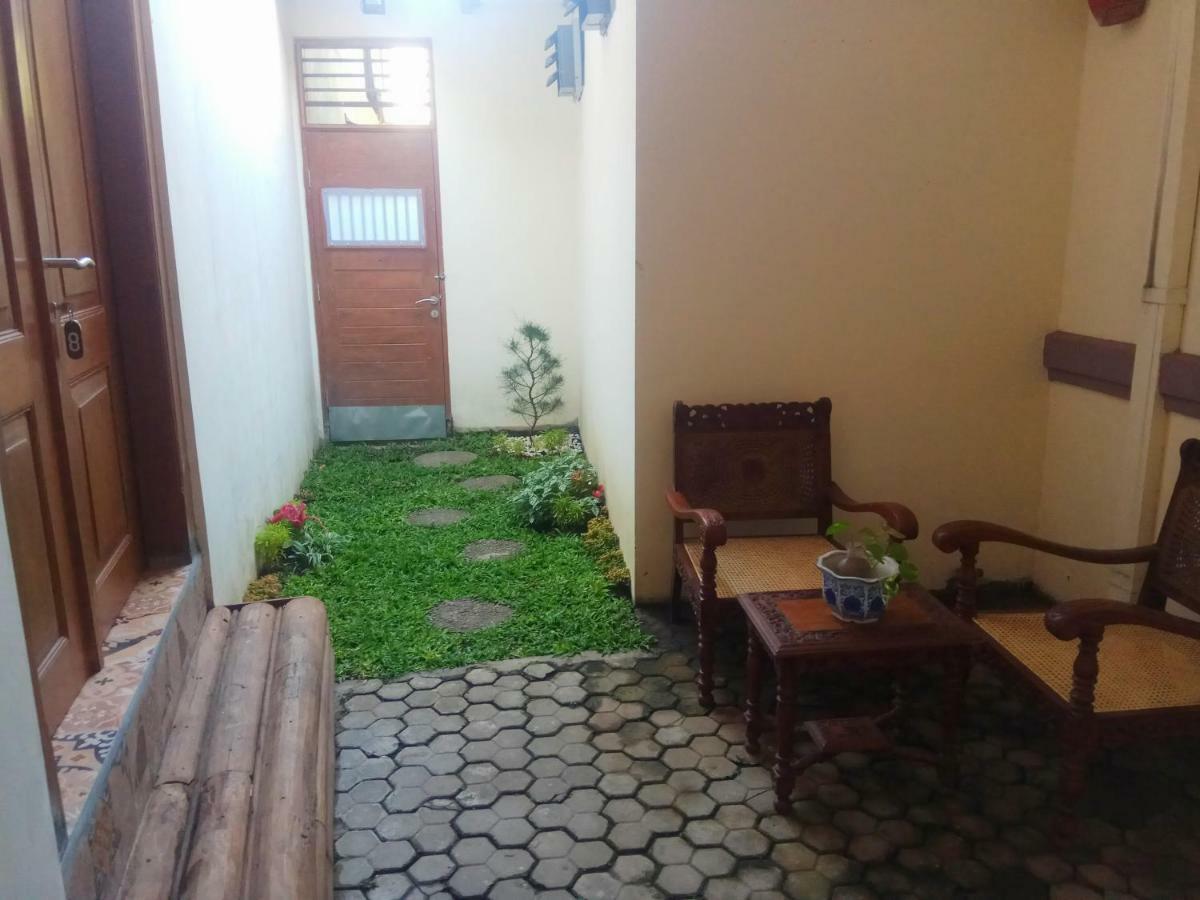 Doeloerkoe Homestay Surakarta  Екстер'єр фото